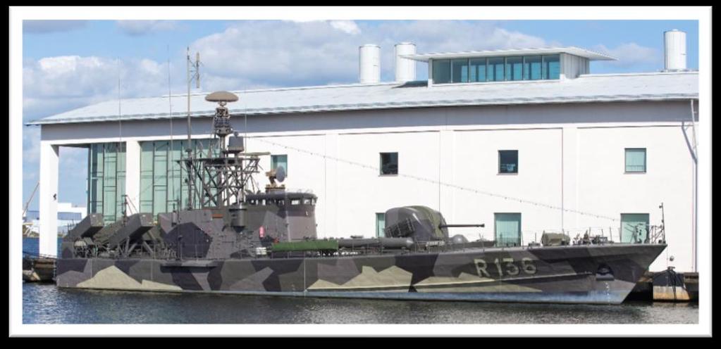 Robotbåten R136 Västervik Tolv torpedbåtar av typen Norrköping (Spica II) byggdes 1971 1976 på Karlskronavarvet. T136 överlämnades till marinen 1975.
