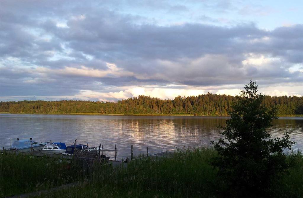 arrangerar evenemanget och därför kan deltagarnas kostnad hållas låg.