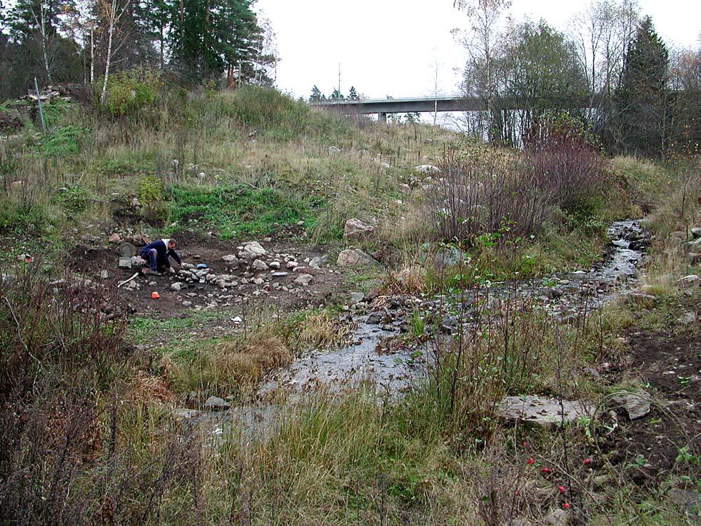 Fig. 31. I området kring bäcken fanns lämningar från medeltid fram till idag.