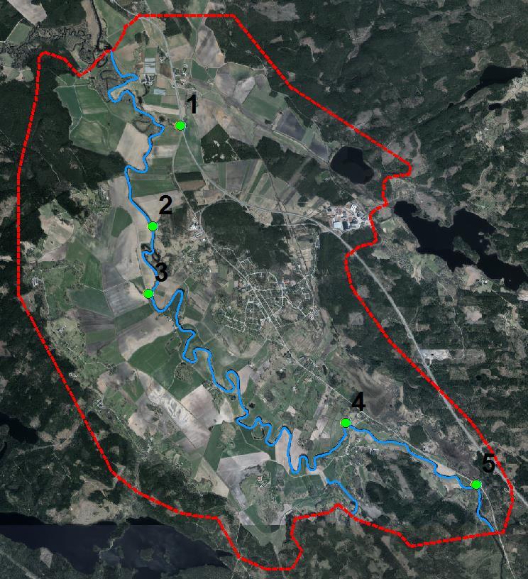 I de punkter där dikessystemet ansluter till huvudfåran har kompletterande underlag mätts in av Länsstyrelsen under våren 2016. De aktuella punkterna (5 st) markeras i Figur 3-16.