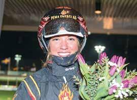 Hela Burman visar fortsatt finfin stallform oh här ledde Stefan Söderkvist runtom med Augustus F. från Falkolag AB..09 första 00 oh, första rundan ekom inte sexårige Augustus F.