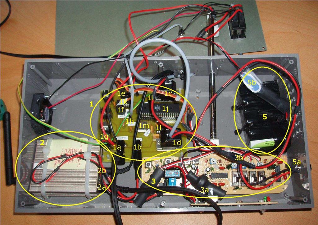 UAV 12 Figur 1: Under locket 3.4.3 Visualisering offline Följ anvisningarna i Avsnitt 3.2.1 för att visualisera en verklig flygning offline.