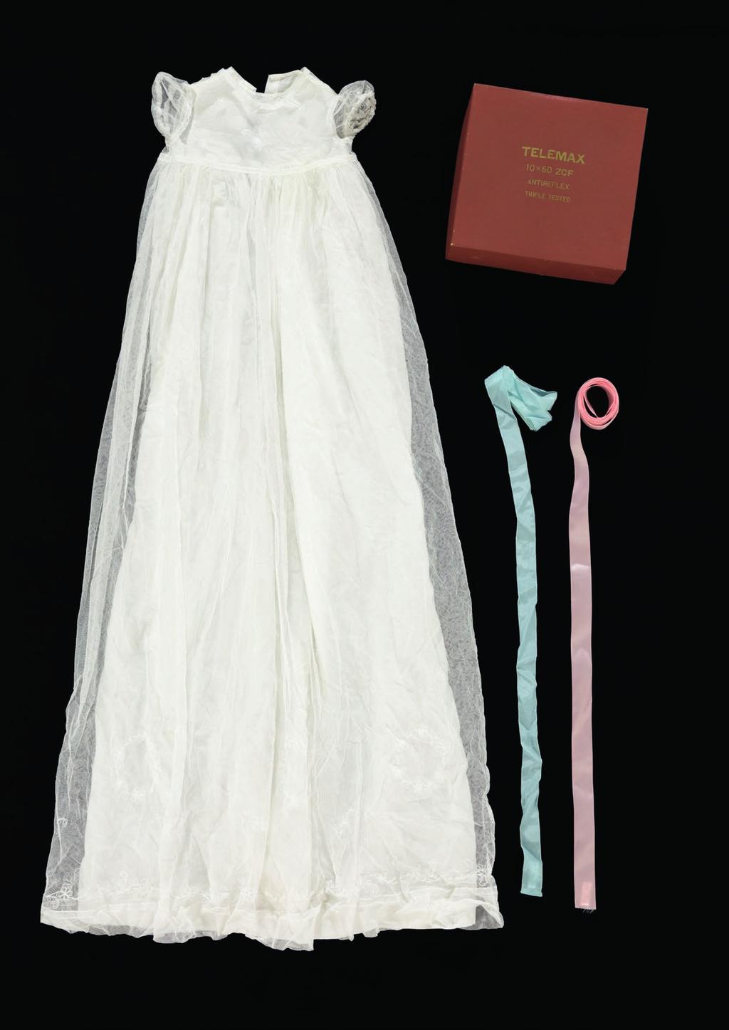 72 Dopklänning, sydd av Inga-Britt Petersson, Smedby, på 1950-talet.