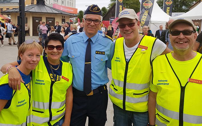 Äntligen måndag den 2 juli! Fyra förväntansfulla volontärer begav sig mot Oskarshamn för vidare färd med färja mot Visby.