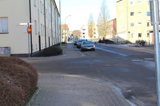 Mörkt längs löparbanan Mörkt vid Åkes bilverkstad & Taekwondo Åtgärd Se över belysningen Belysning på parkeringen vid Åkes bilverkstad åligger fastighetsägaren Ängelholms gymnasieskola Belysning på