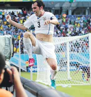 www.sport.sk FUTBAL 11 MAJSTROVSTVÁ SVETA 2014 BRAZÍLIA 12. JÚNA 13. JÚLA Štvornásobní majstri sveta vyradení V kontroverznom zápase vyhral Uruguaj nad Talianskom.