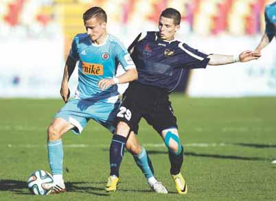 www.sport.sk FUTBAL 27 S najmladšími futbalistami jeho školy. Dovedna je ich už vyše tristo. deväťročnými,pusinkami z predprípravky.