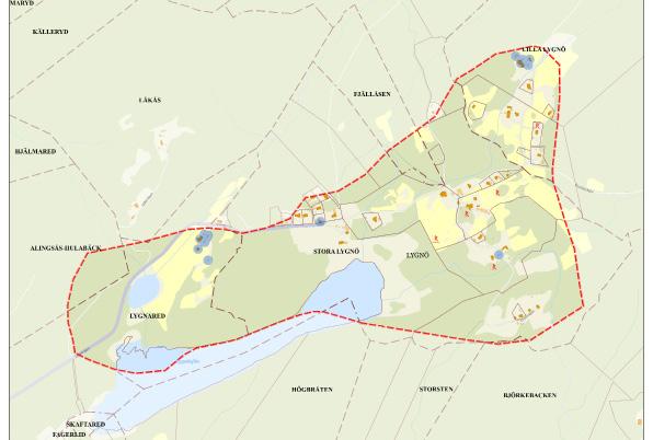 Miljön består av ett variationsrikt äldre odlingslandskap med en