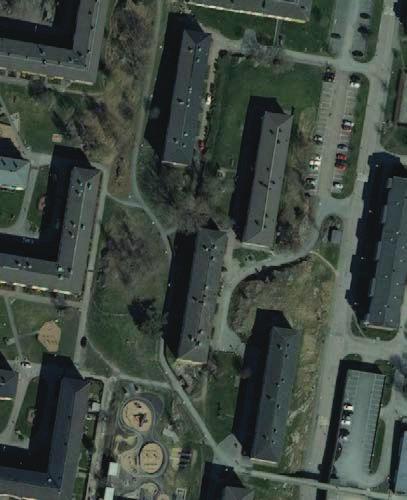 3 Resultat 3.1 Beskrivning av olycksplatsen Lufttrycksgatan ligger i Länsmansgården på Hisingen i Göteborg (Bild 1). Fastigheten ägs av KB Stackmolnet och förvaltas av Bygg-Göta.