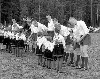 Men inte bara där, de prominenta gästerna 1959 års svenska mästare spelar redan den 10 juli i Sörsjön och håller stort träningsläger i Fryksås med början den 9 juli och en vecka framåt.