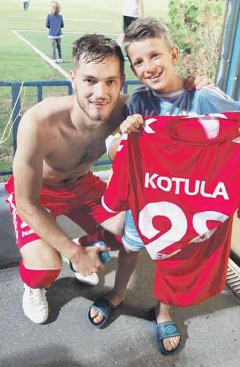 Malý Marcus si Kotulu obľúbil natoľko, že za ním cestuje na zápasy vždy, keď je to aspoň trochu možné. Býva v Modre, no za Jurajom chodí na duely po celom Slovensku.