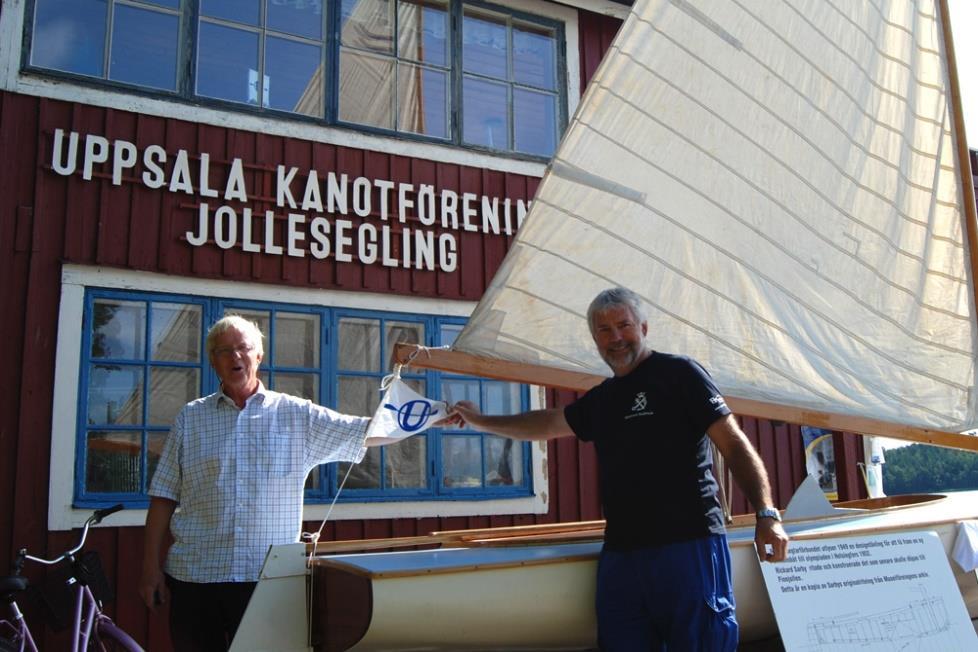 Finnjolle S 1 ur-finnjollen Här ser vi Finnjolle S 1, som under jubileums-sm 2009 stod uppställd utanför UKF / Uppsala Kanotförenings klubbhus i Graneberg.