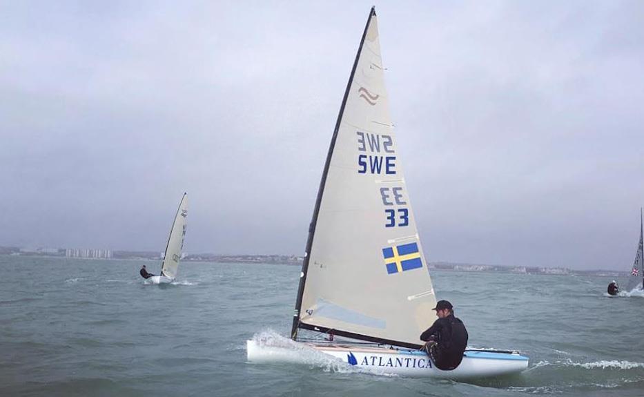 Svensk Finnjollesegling har just nu medvind! Max Salminen / SWE 33 plåtad under EM i Cadiz i mars 2018, där han blev bronsmedaljör.