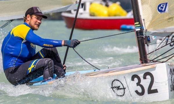 Klassmästerskap för masterseglare Finnjolle 2017 I samband med Sola Cup och Sverige Cup-avslutningen 2017, seglades det också om Klassmästerskapet för masterseglare, d.v.s. Finnjolleseglare 40 år och äldre.