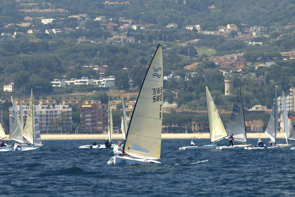 Foto: Torsten Jarnstam Finn World Masters 2018 Här ser vi Fredrik Tegnhed/SWE 5 under en av delseglingarna i Finn World Masters 2018 i El Balis, Spanien.