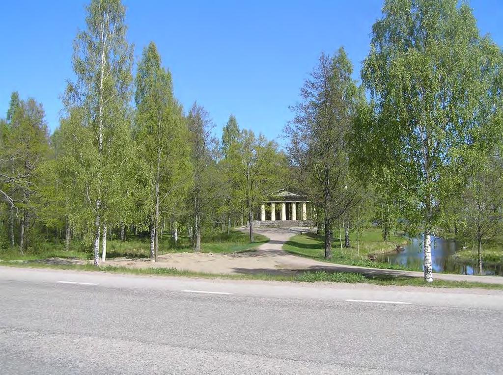 Vidare berörs byggnadsminnet Engelska parken vid Söderfors (BM 1).