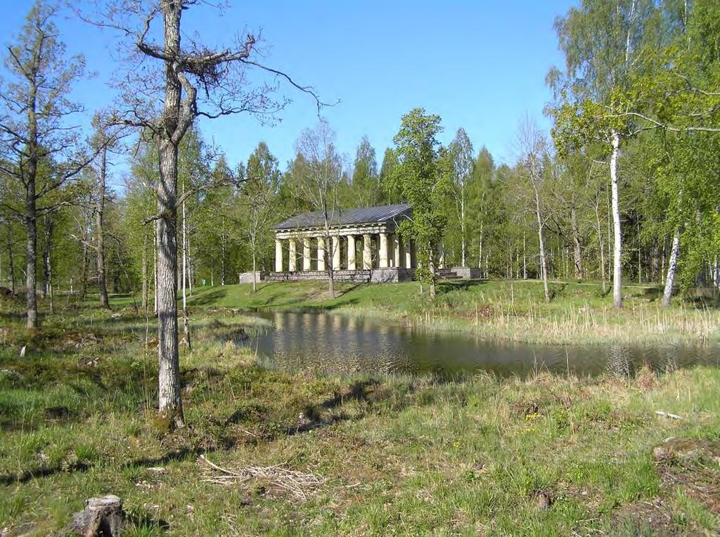 Figur 6.2. Grekiska templet i Engelska parken. Den befintliga kraftledningen löper igenom riksintresset för kulturmiljövård och byggnadsminnet Engelska parken.