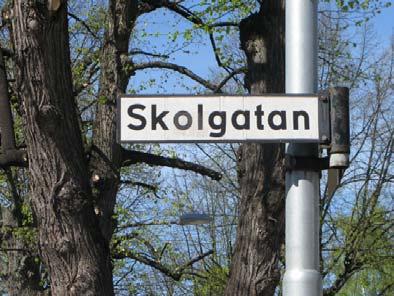 Ett annat förhållande som ökar risken för misstag är att det i många större och mindre orter finns det vägar med samma namn, exempelvis Åkervägen, Tallvägen, Granvägen, Storgatan och Skolgatan.
