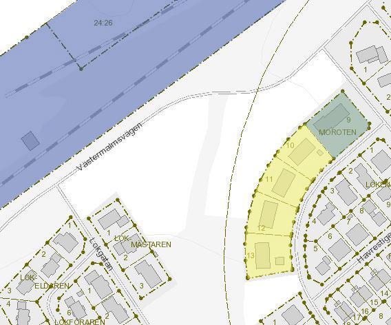 Mellan järnvägsområdet (i blått) och bebyggelse inom planområdet (bostäder i gult och veterinärstation i grönt) (gult) är avståndet cirka 100 meter. Däremellan ligger Västermalmsvägen.