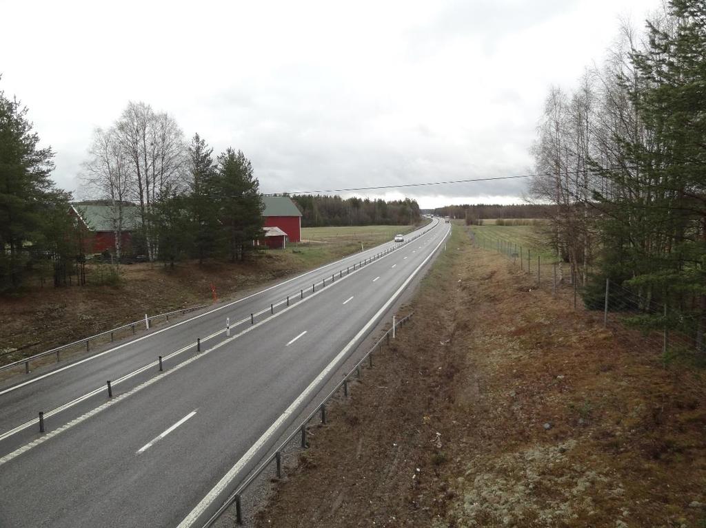 Miljöförutsättningar Naturresurser, markanvändning Jrd- ch skgsbruk, rennäring Inga riksintressen berörs Jrdbruk bedrivs på båda sidr E4.