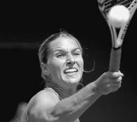 Slovenka Dominika Cibulková postúpila spolu s českou tenistkou Záhlavovou-Strýcovou do semifinále štvorhry v Hertogenboschi.