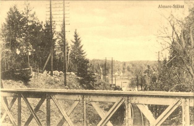 1922 rasade ena brofästet på svängbron över sundet. Under några år användes en provisorisk flottbro vid det gamla broläget. En ny svängbro blev klar 1927 och är ännu i tjänst.