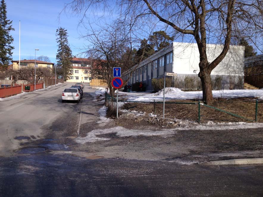 6(11) Foto: Infarten från Vasavägen Trottoarer och cykelvägar i anknytning till skolområdet upprustades och breddades 2012 i en satsning att ge eleverna en säkrare väg till och från skolan.