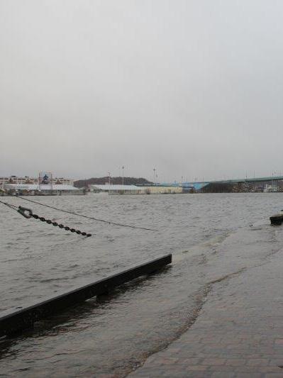 I Göta älv och Mölndalsån finns förutsättningar för att reglera flödet vilket gör det möjligt att minska översvämningseffekterna vid en högvattenhändelse genom att strypa flödet.