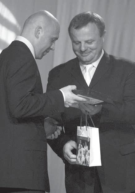 Nemôžeme byť stále piati, či šiesti. nechce ísť len tak trénovať, z ich pohľadu, s prepáčením, na vidiek. Do Liptova. Čo potom zaváži? Finančná ponuka od vás? Nie, to nie je o financiách.