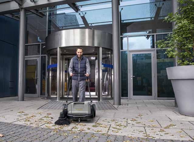 GOLV- OCH TEXTILVÅRD ENERGISNÅL OCH TYST Energisnål dammsugare med stor ytkapacitet. Lämplig för en mängd olika golvbeläggningar. Hållbara fleecefilter säkerställer konstant hög sugeffekt. WWW.