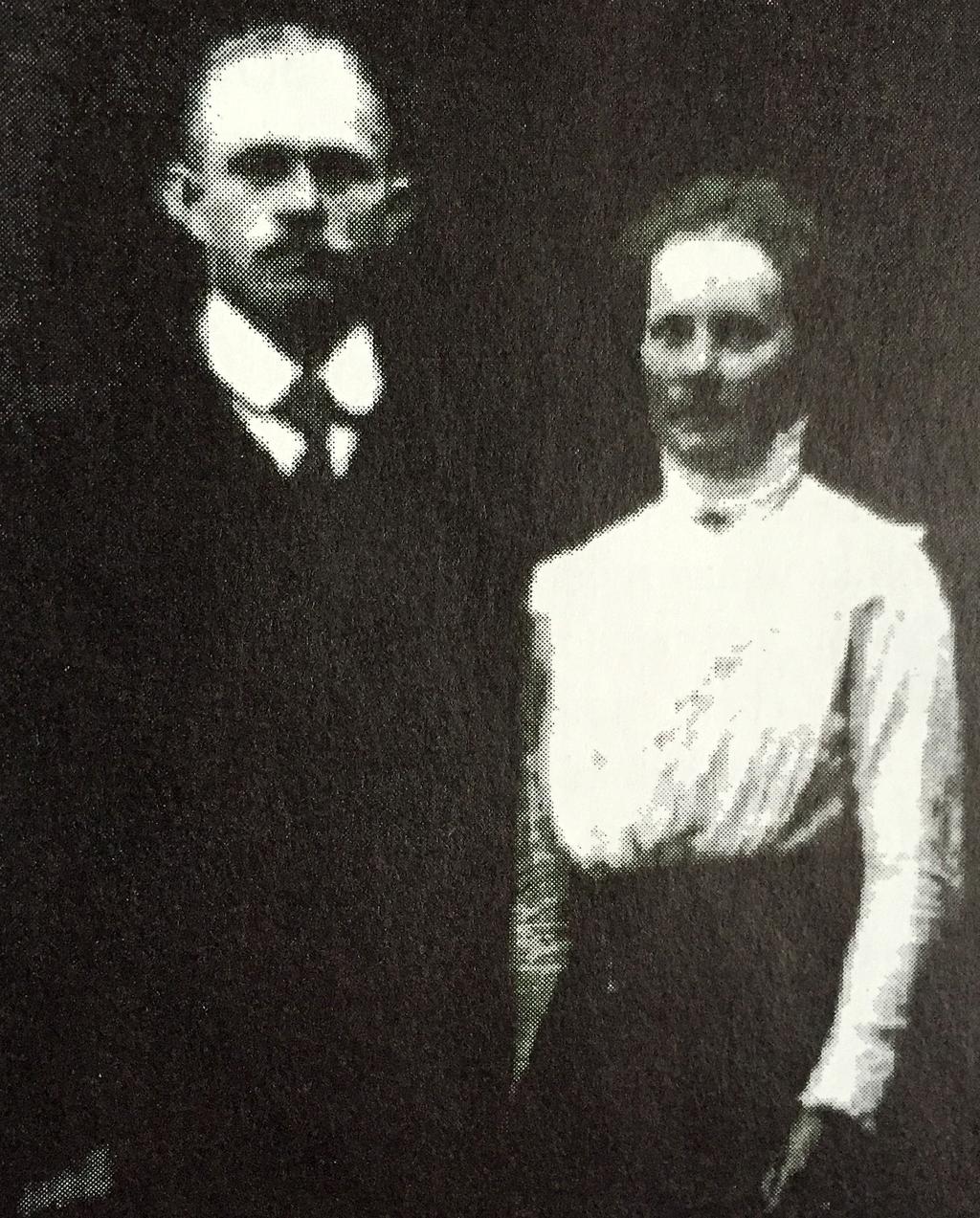 Johan Erik Sandberg med hustrun Lotten född Pettersson. De gifte sig på Forsen 1919 om kom till Lötkärr två år senare.