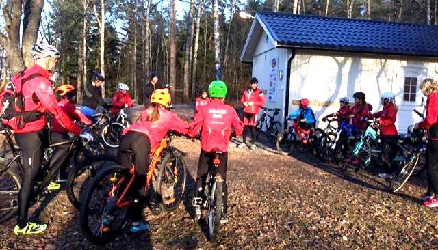 Vi ledare tackar ungdomarna för gångna säsongen, tack föräldrar som ställt upp med laddning och framdukning inför skjutträningarna, skjuts och hjälp till tävlingar, och ett särskilt tack till