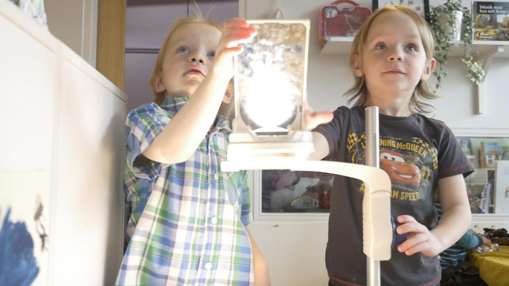I varje översättning (estetiska steg) från ett språk eller uttryck till ett annat skapas en ny form av medvetenhet kring det fenomen som