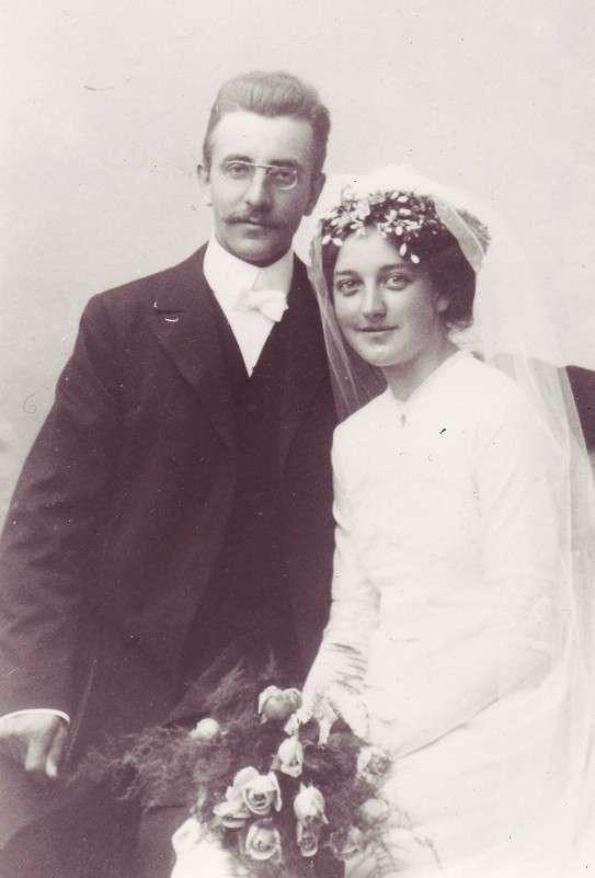 Om Nils och Ester Nils och Ester gifte sig år 1911. Nils hade utbildat sig till textilingenjör i Borås och England och praktiserat en del i olika industrier i Boråstrakten.