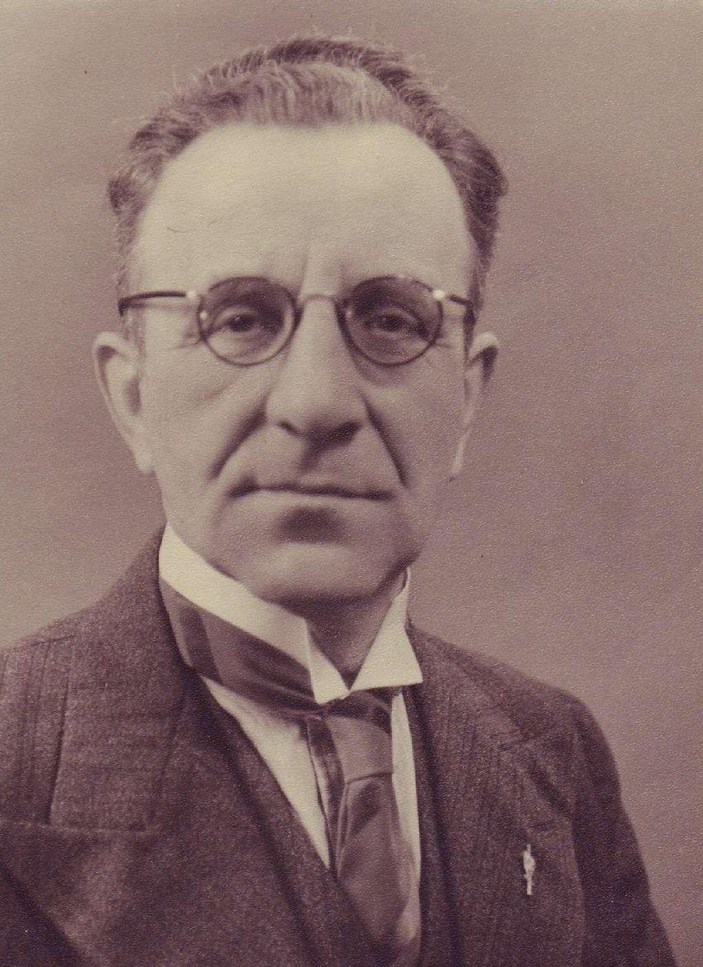 År 1931 när jag träffade Ulla började vi brevväxla. Sommaren därpå följde min bror Gunnar och jag med till Höör med Wennerstens bil med cyklar på bilens pakethållare för att återvända med.