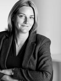 Men utredaren Margareta Winberg signalerade i höstas att det är otidsenligt med politiker som fattar individbeslut. Lotta Persson, tidigare socialchef i Botkyrka, är inne på samma linje.