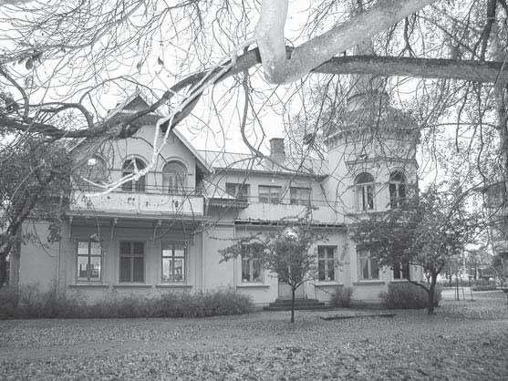 Historik 102 Villa Götha uppfördes som privatbyggnad av Jon Svensson, i folkmun kallad Villa-Jon.