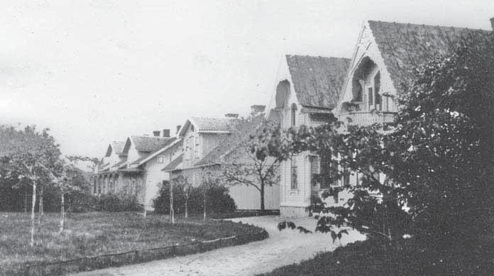 10.4 Villa Idun Villa Idun före ombyggnaden (byggnaden i mitten). Foto före 1891, då hotell Bellevue (till vänster) ännu inte byggts på med en större veranda.