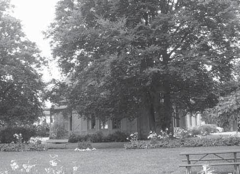 Vänster: Villa Guldkroken ca 1900 med