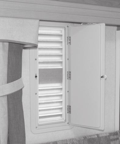 VENTILATIONSLUCKA Vissa modeller är utrustade med ventilationslucka. FÖNSTER För att i största utsträckning undvika kondens och för erhållande av god isolering är samtliga fönster dubbla.