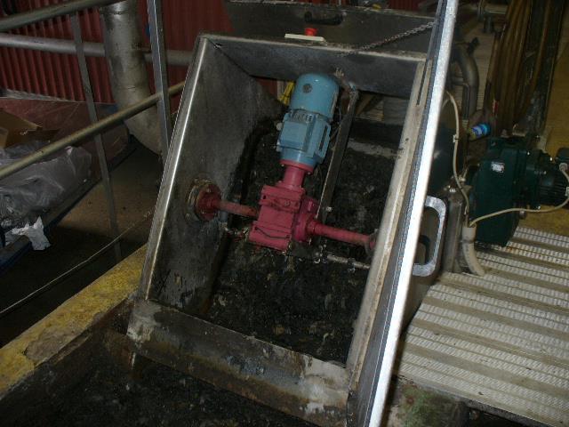 Mekanisk rening Inloppet till Laxå ARV går till en pumpgrop varifrån avloppsvattnet uppfordras med en av två snäckpumpar som går med konstant fart.
