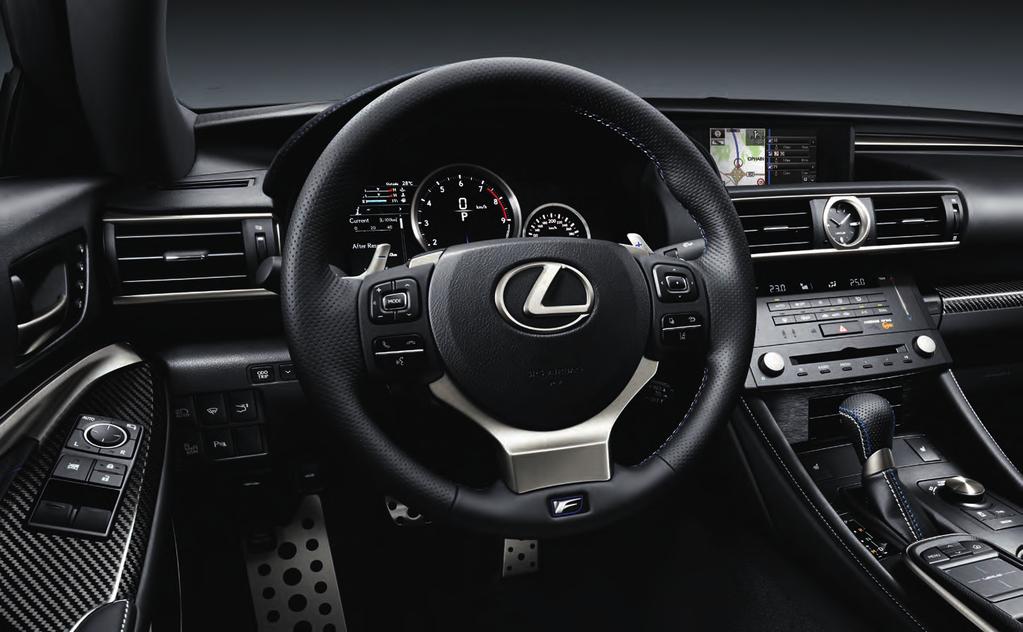 LEXUS RC F SOM I EN COCKPIT FULLT FÖRARFOKUS. SUVERÄNT STÖD, LFA-INSPIRERAD INSTRUMENTERING OCH ALLT VÄSENTLIGT VID DINA FINGERTOPPAR.