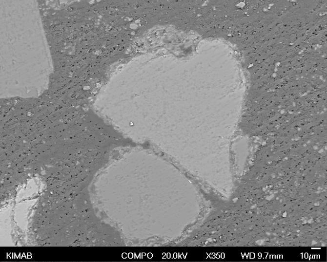 magnification. Agglomerated grains are indicated by arrow. Figur 11.