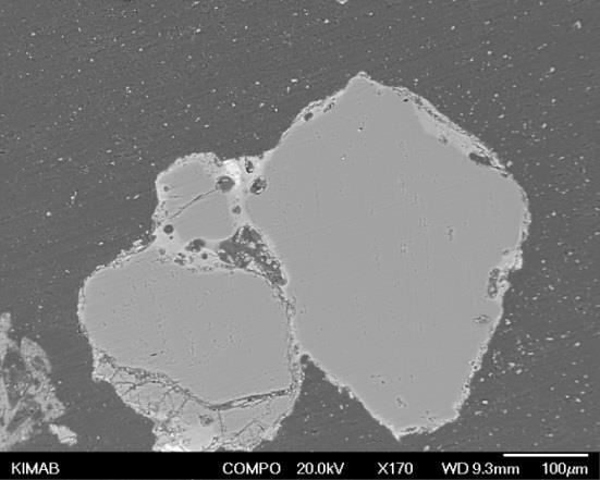 Agglomerated grains are indicated by arrows. 4.