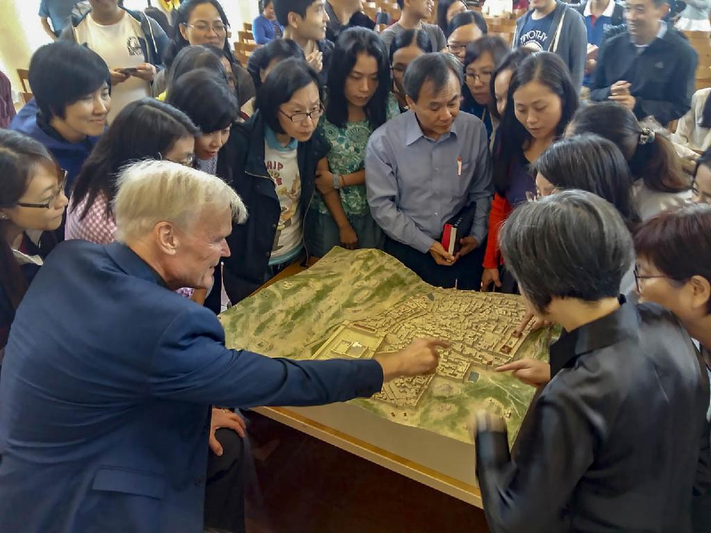 Seminariets rektor, Dr Simon Chow som var min student i Jerusalem 1984, uttryckte sin stora tacksamhet och bad att modellen ska få bli till hjälp och inspiration i undervisning och