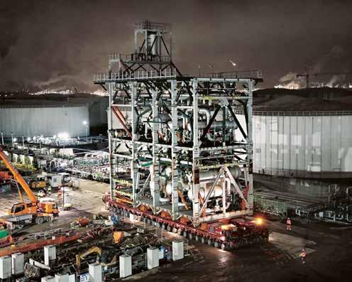 ANLÄGGNING FÖR EXTREMT TUNGA TRANSPORTER I Antwerpen pågår ett projekt som ska ge Europas näst största raffinaderi en ny destillationsanläggning.