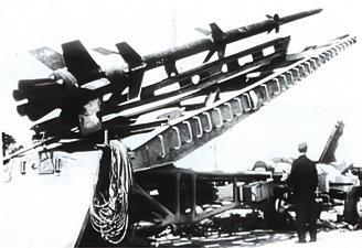 och bekämpa robotarna före start (Bild 6). På V-2, i motsats till alla senare ballistiska missiler, separerade inte stridsspetsen från raketskrovet.
