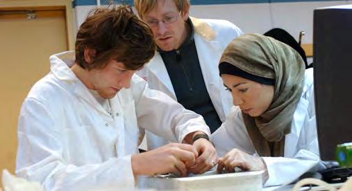 Många forskarstuderande Utöver cirka 5 5 helårsstudenter i grundutbildningen finns även cirka 2 9 aktiva forskarstuderande i Västra Götaland.