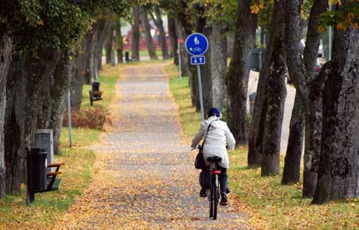 Åsa centrum från Kläppavägen är dock via lokalvägnätet och planer finns i den fördjupade översiktplanen för Åsa att skapa ett starkare och säkrare gång- och cykelstråk som förbinder Kläppavägen