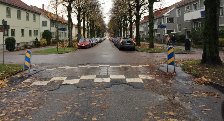 TRAFIKUTREDNING ÖSTRA KÅLLTORP 5/14 Figur 3 Sanatoriegatan, vy från öster, vid korsningen med Råstensgatan.